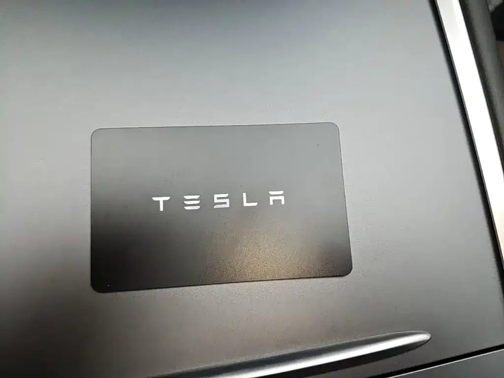 Tesla Model 3 — фото 2