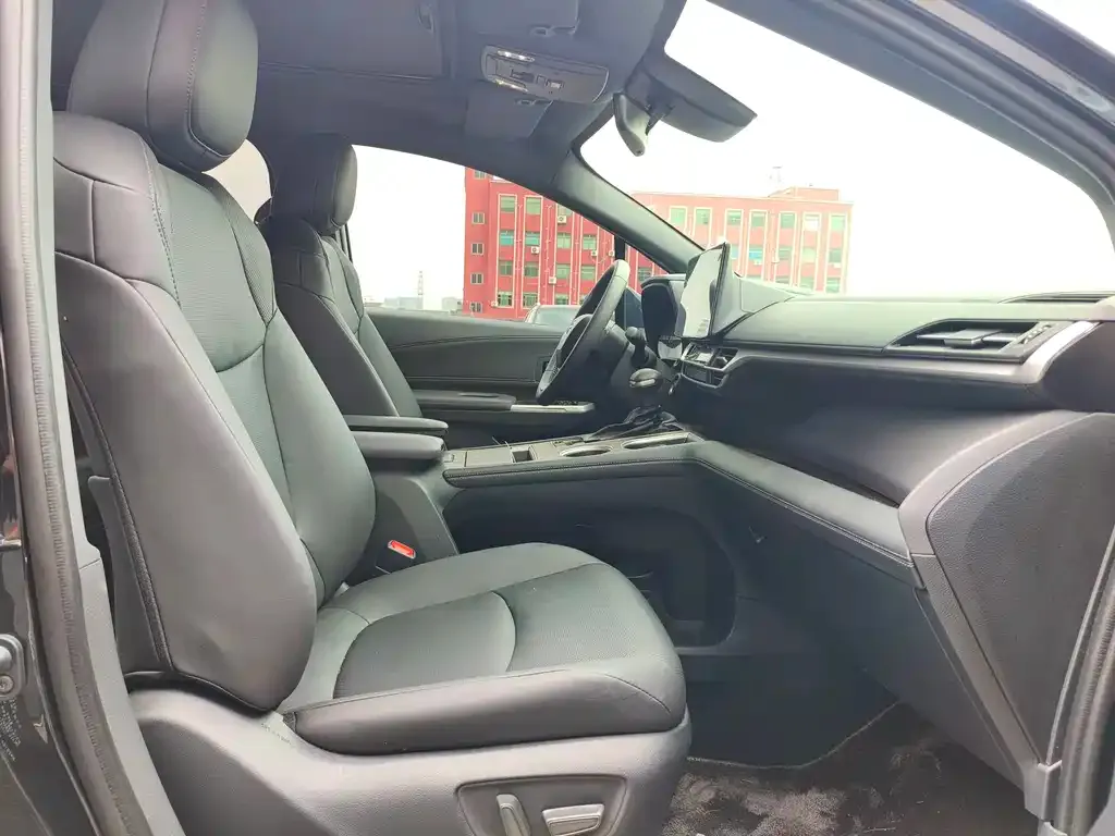 Toyota Sienna — фото 2