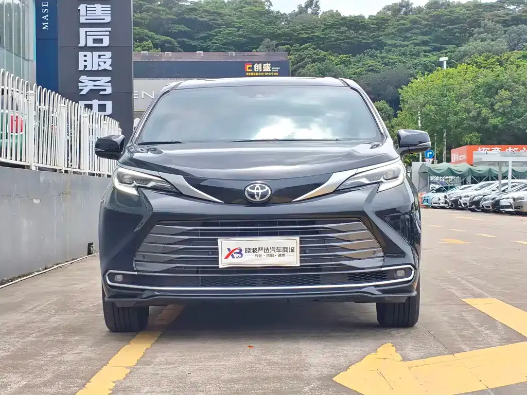 Toyota Sienna — фото 9