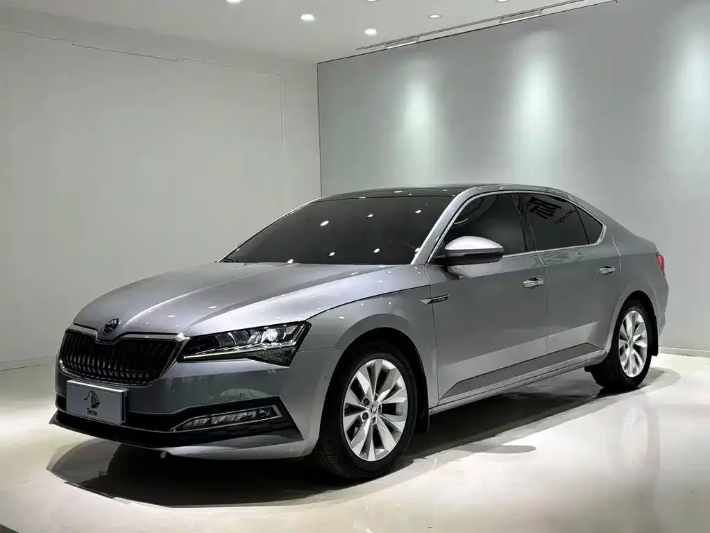 Skoda Superb — фото 1