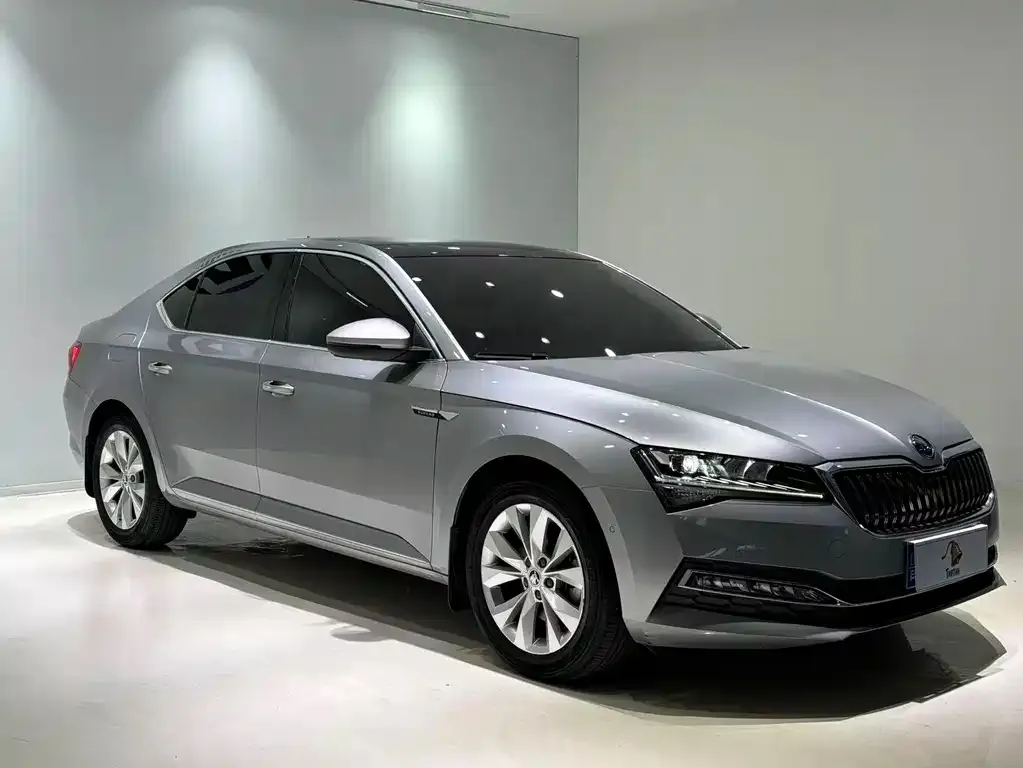 Skoda Superb — фото 8