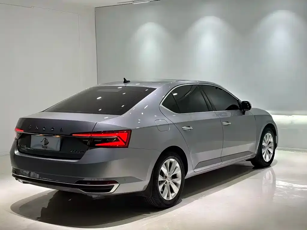 Skoda Superb — фото 9