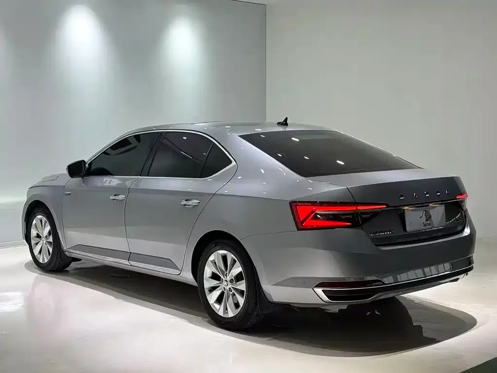 Skoda Superb — фото 3