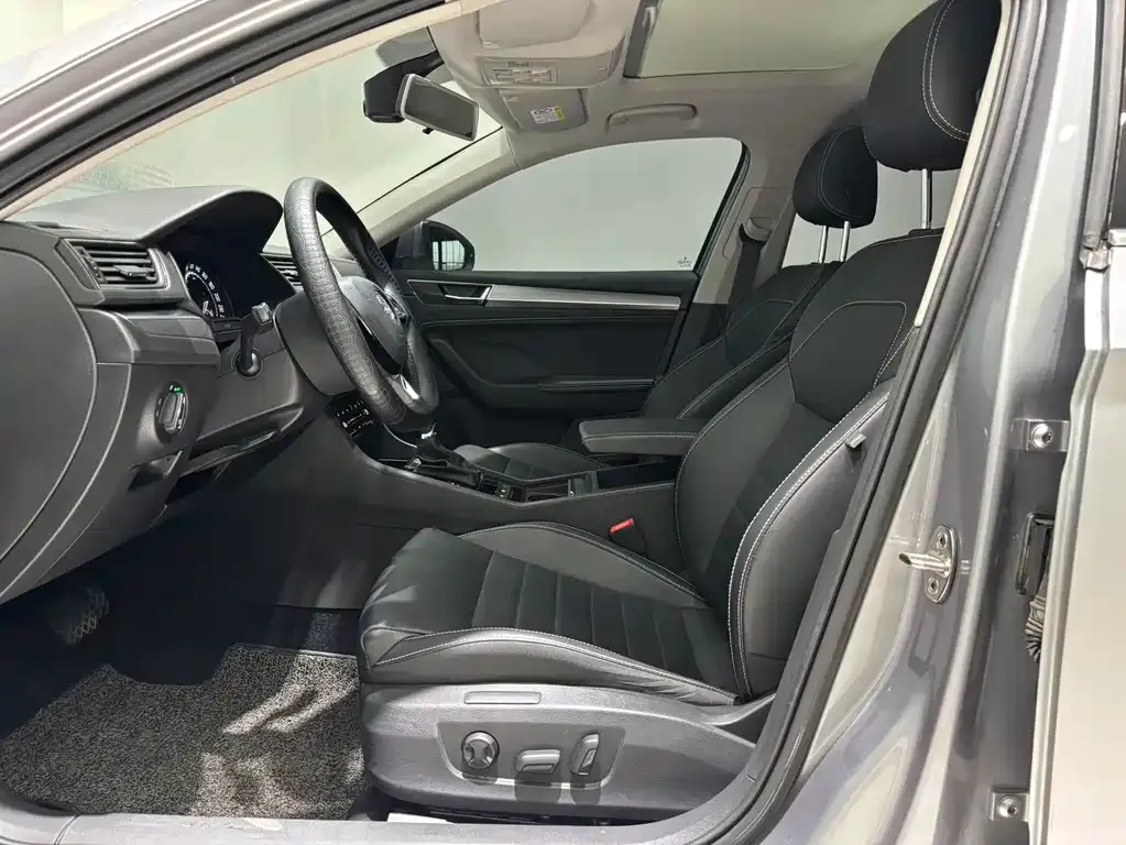 Skoda Superb — фото 10