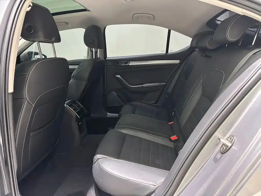 Skoda Superb — фото 7