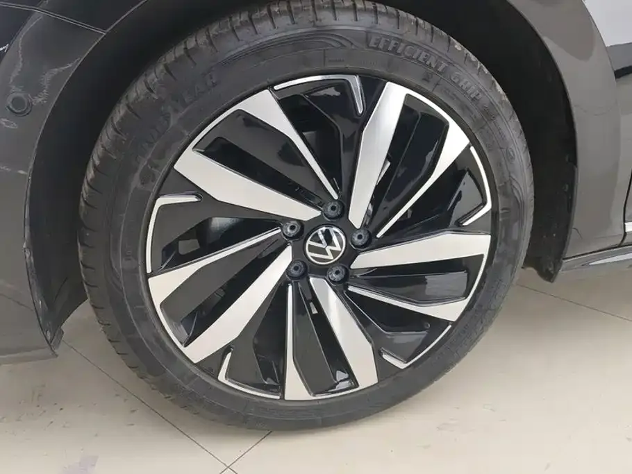 Volkswagen Passat — фото 7