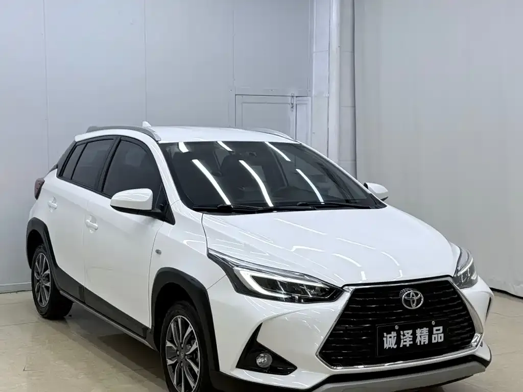 Toyota Yaris L — фото 10