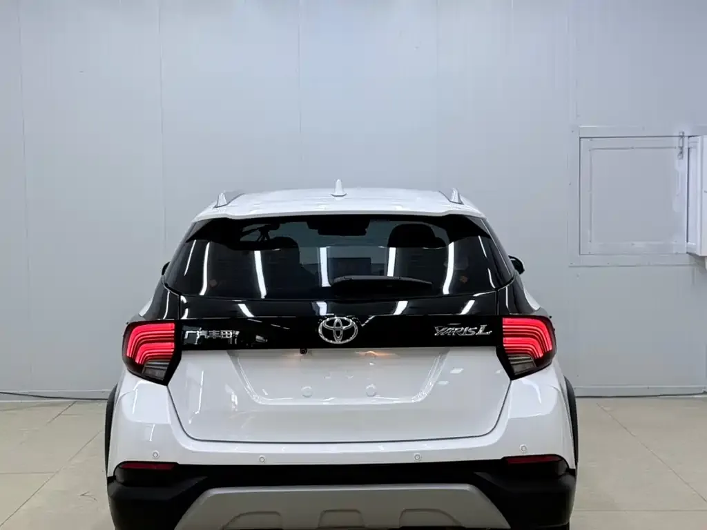 Toyota Yaris L — фото 2