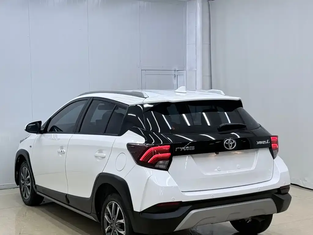 Toyota Yaris L — фото 4