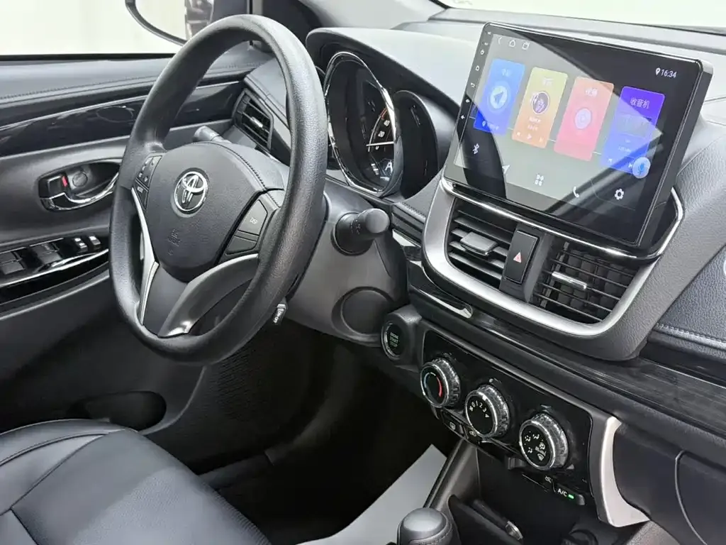 Toyota Yaris L — фото 8