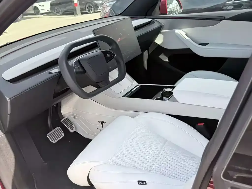 Tesla Model Y — фото 8