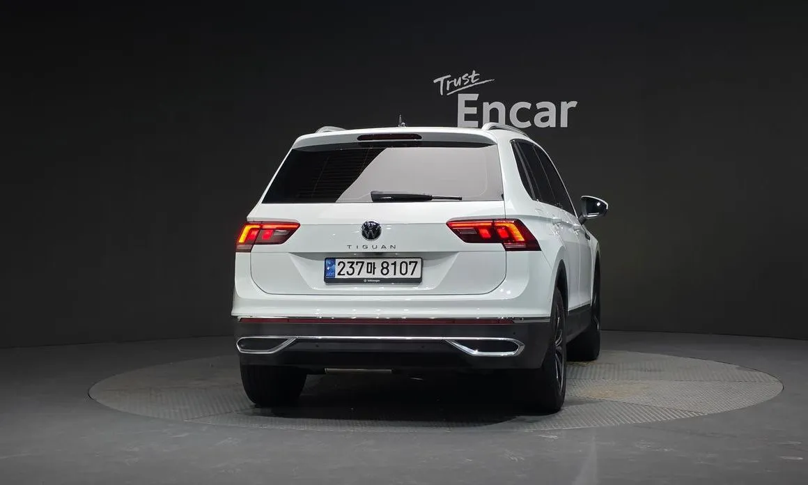 Volkswagen Tiguan — фото 7