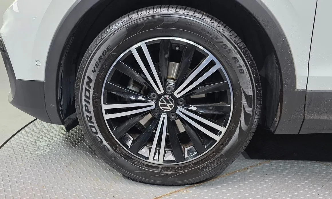 Volkswagen Tiguan — фото 8