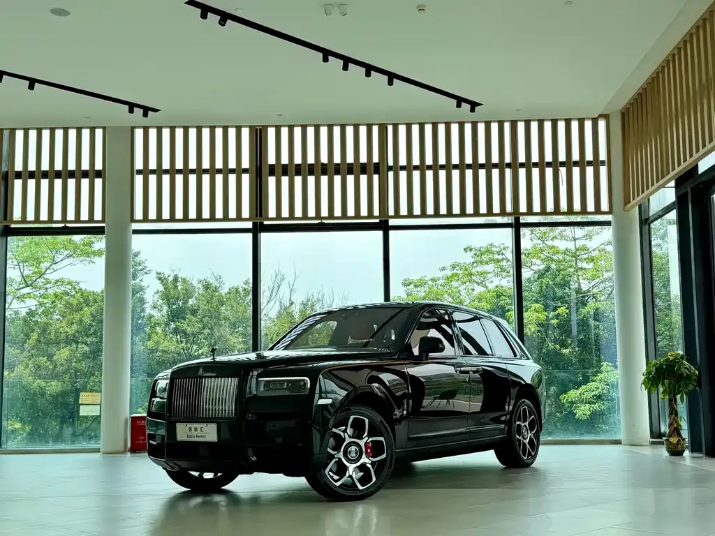 Rolls-Royce Cullinan — фото 1