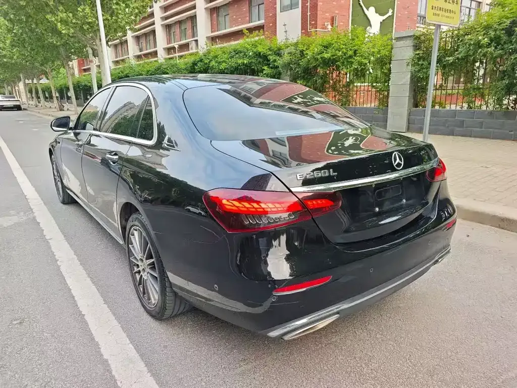 Mercedes-Benz E-Class — фото 9