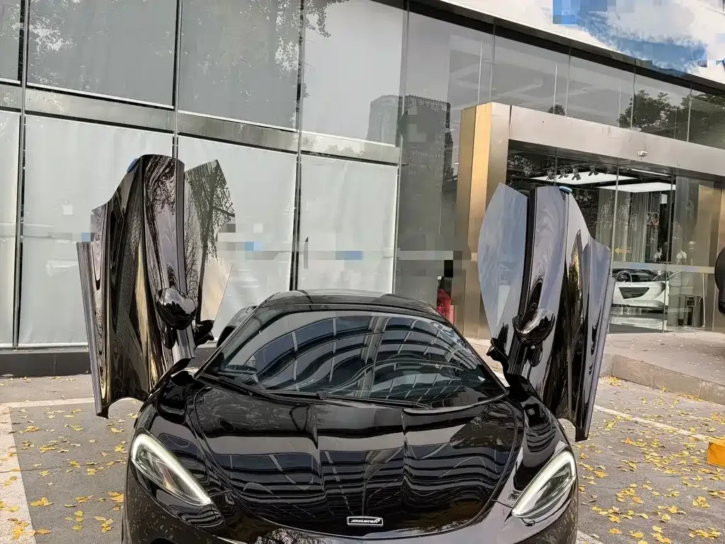 McLaren GT — фото 1