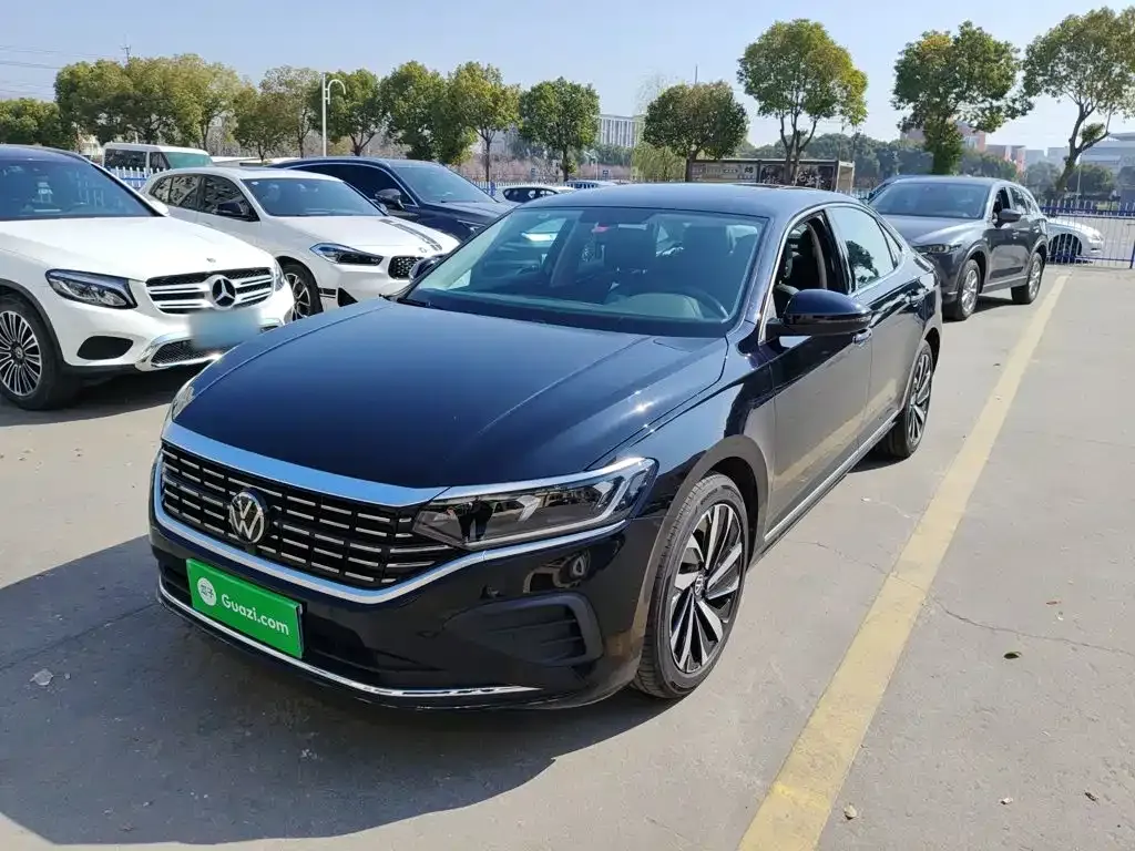 Volkswagen Passat — фото 1