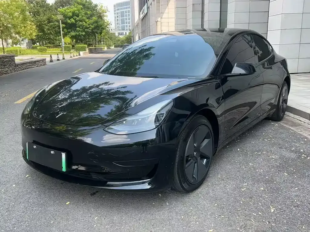 Tesla Model 3 — фото 1