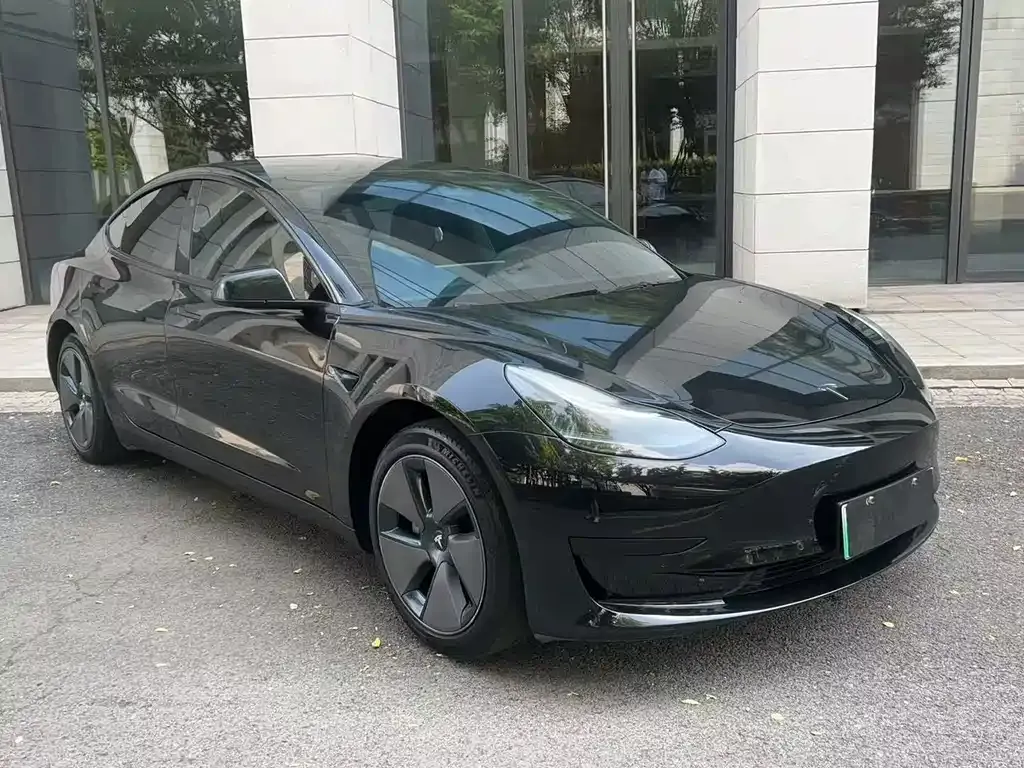 Tesla Model 3 — фото 5