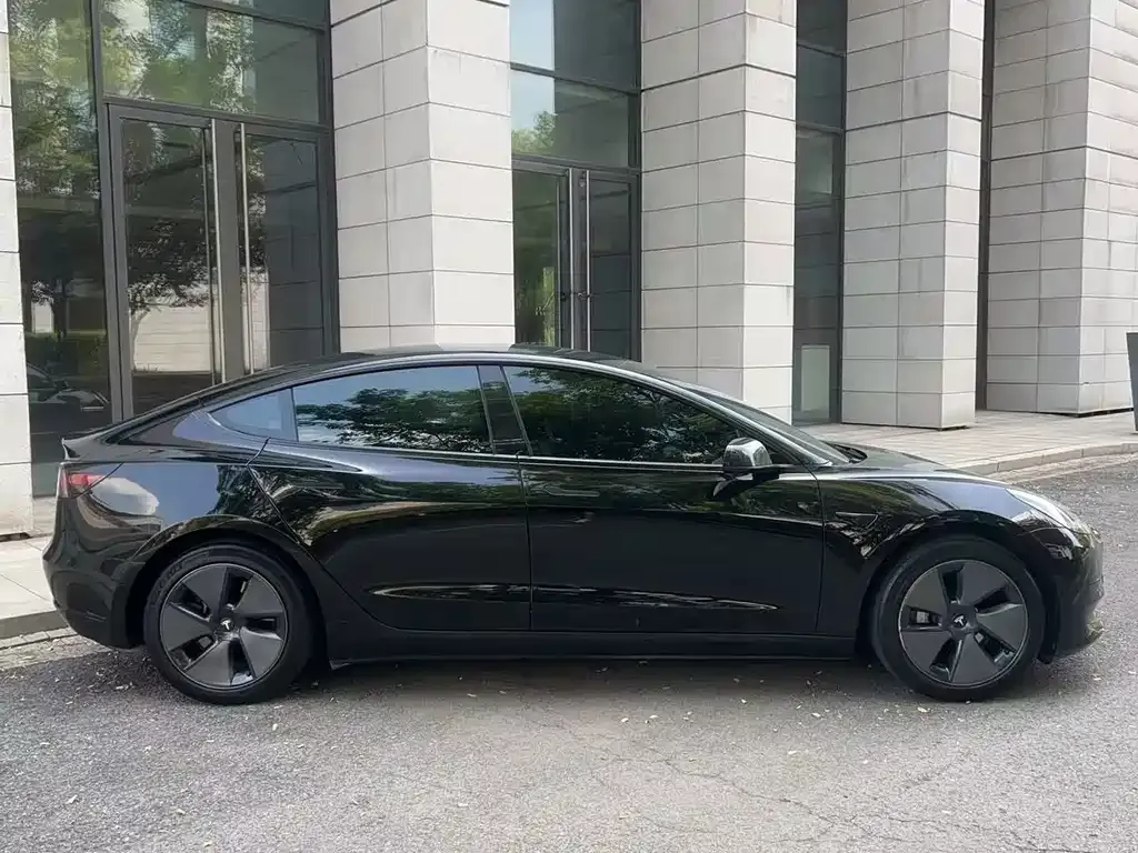Tesla Model 3 — фото 4