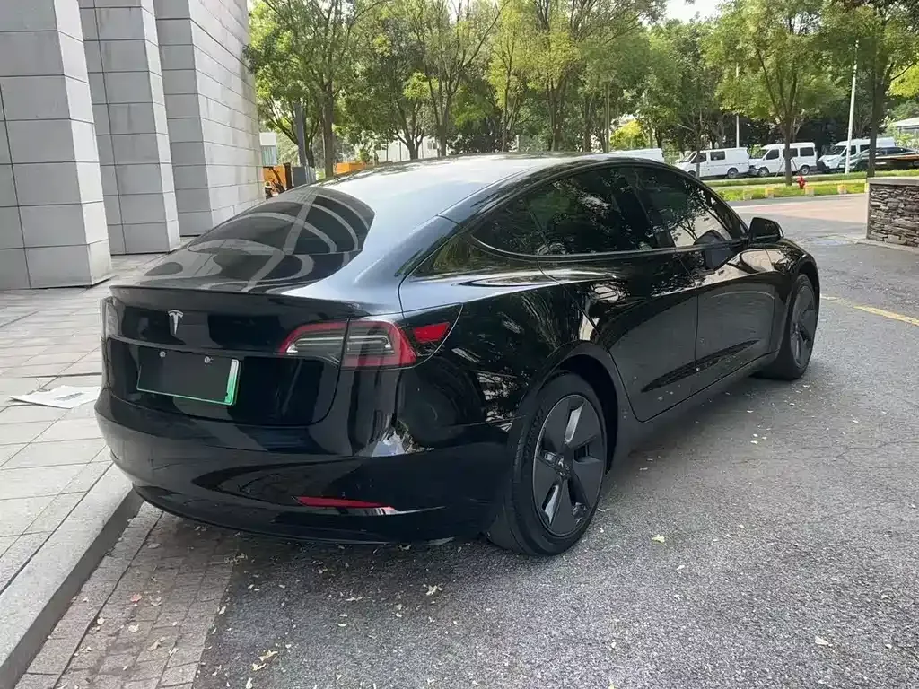 Tesla Model 3 — фото 8