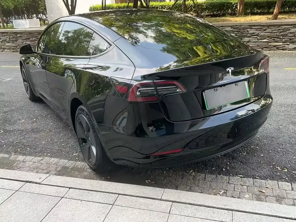 Tesla Model 3 — фото 10