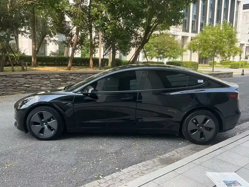 Tesla Model 3 — фото 7