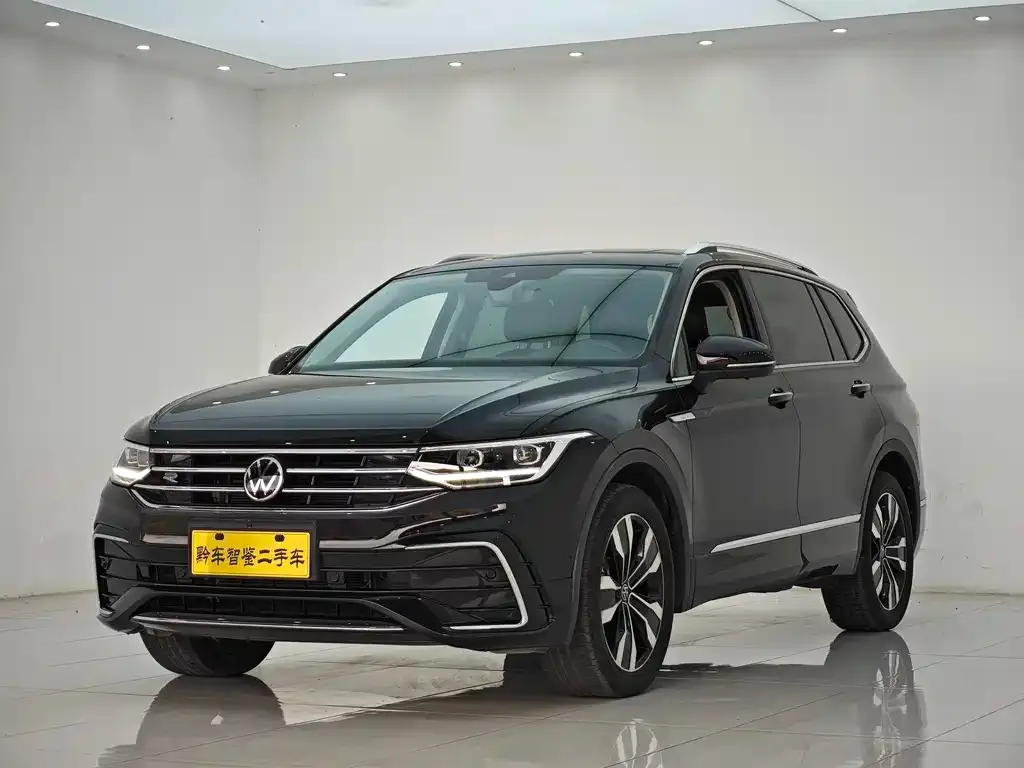Volkswagen Tiguan L — фото 1
