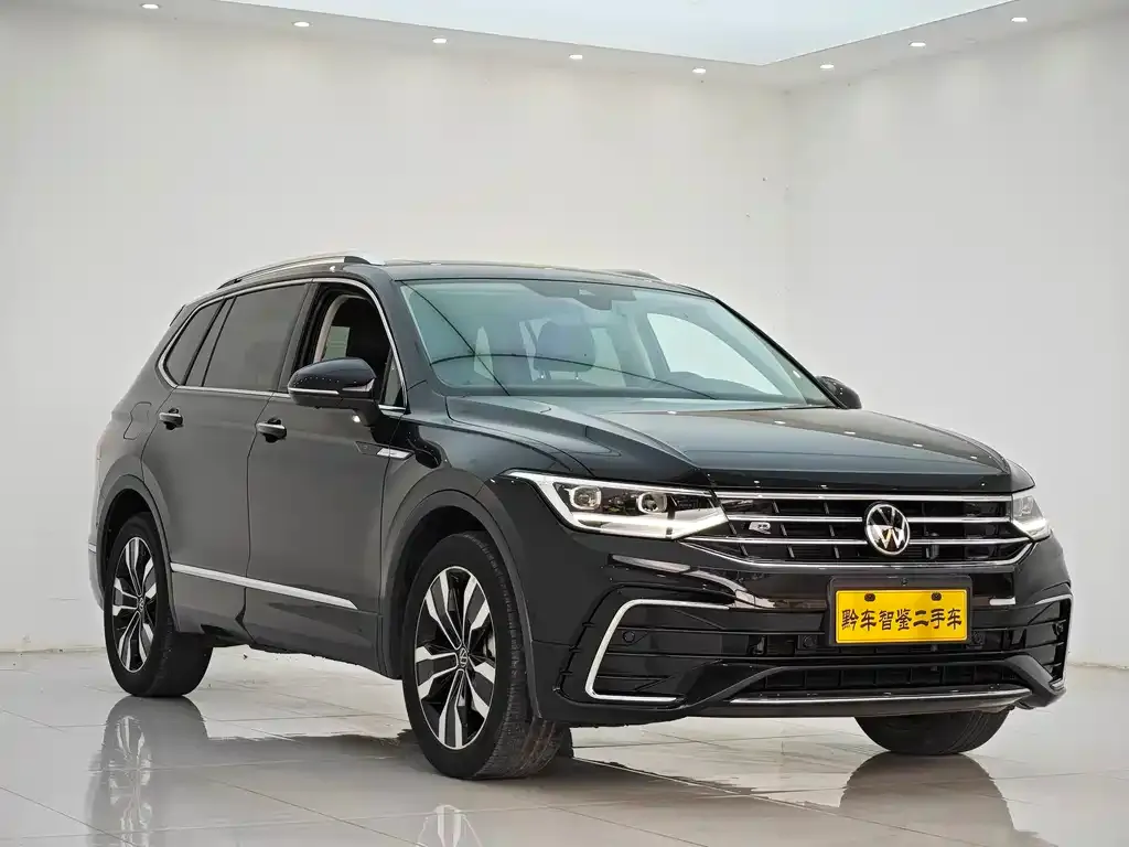Volkswagen Tiguan L — фото 7