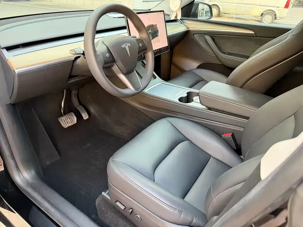 Tesla Model Y — фото 7