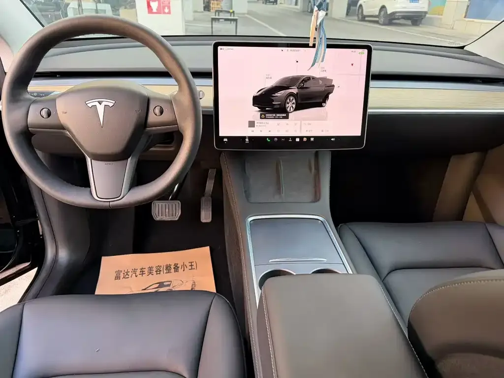 Tesla Model Y — фото 4