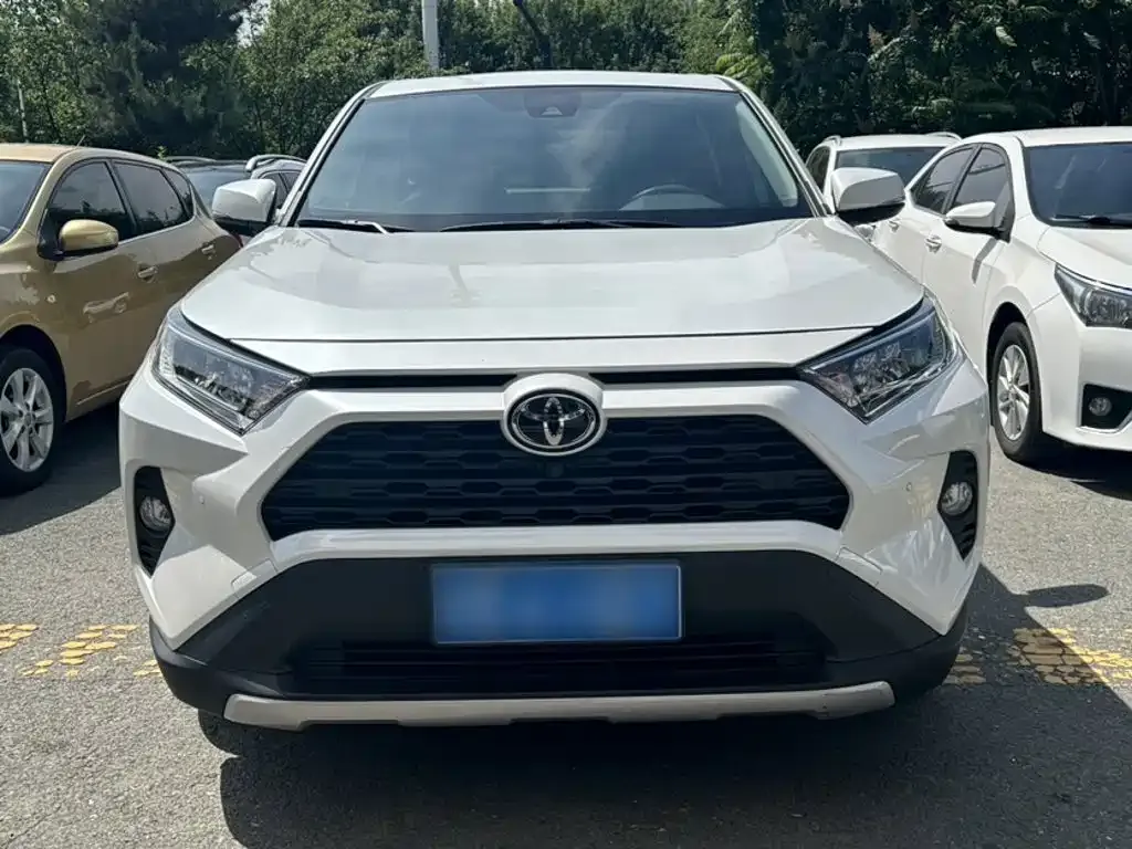 Toyota RAV4 — фото 9