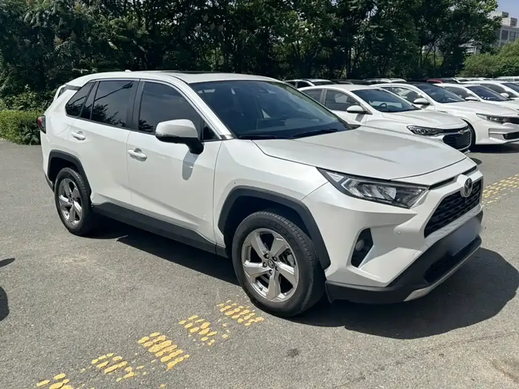 Toyota RAV4 — фото 10