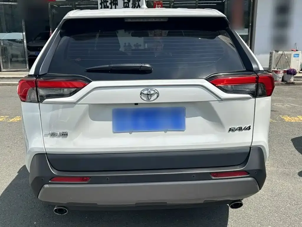 Toyota RAV4 — фото 5