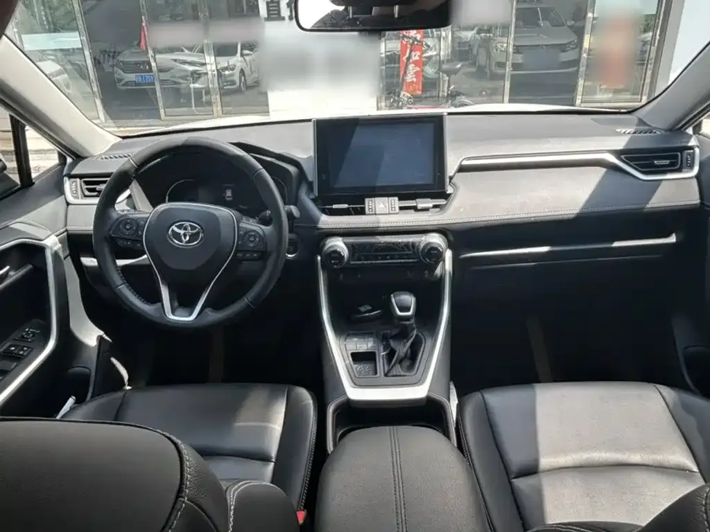 Toyota RAV4 — фото 4