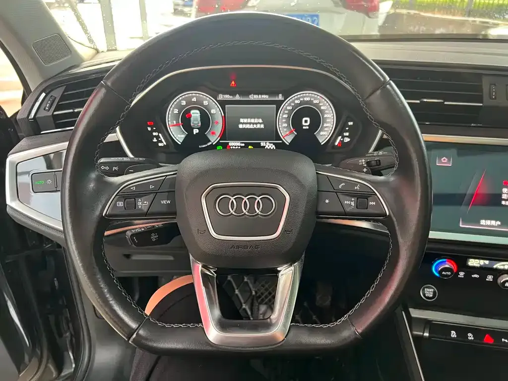 Audi Q3 — фото 10