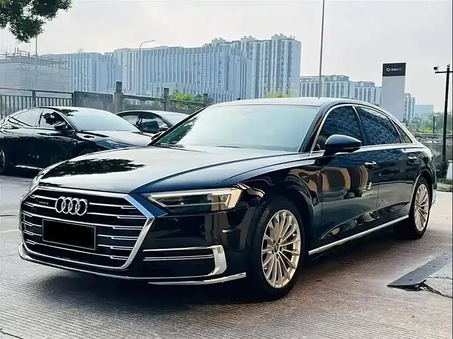 Audi A8 — фото 1