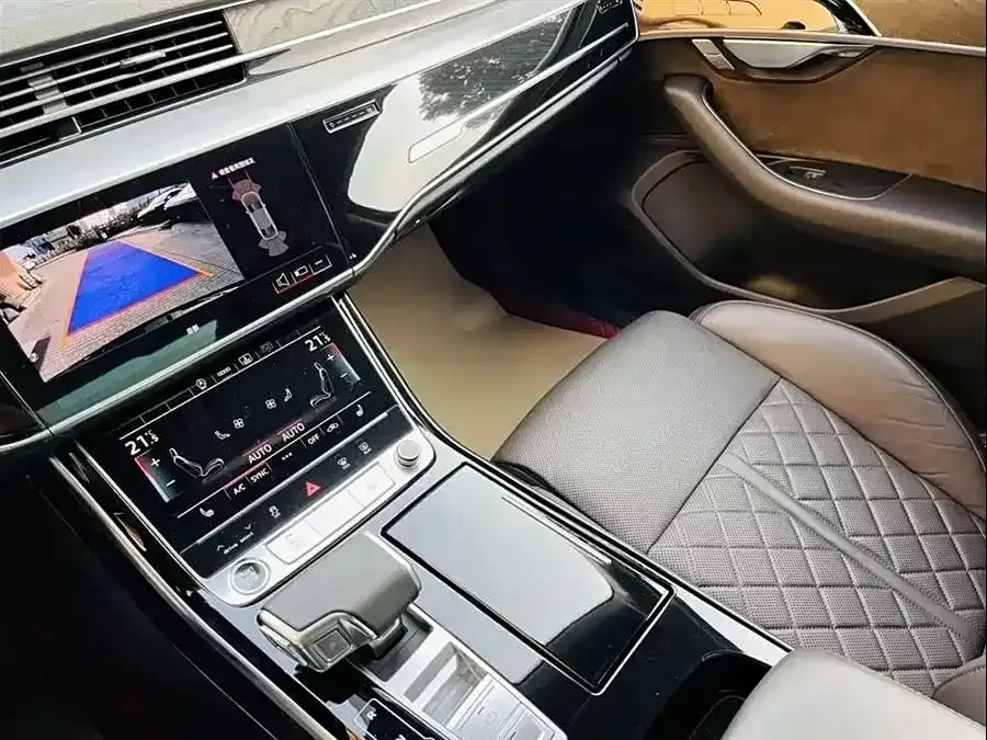 Audi A8 — фото 2