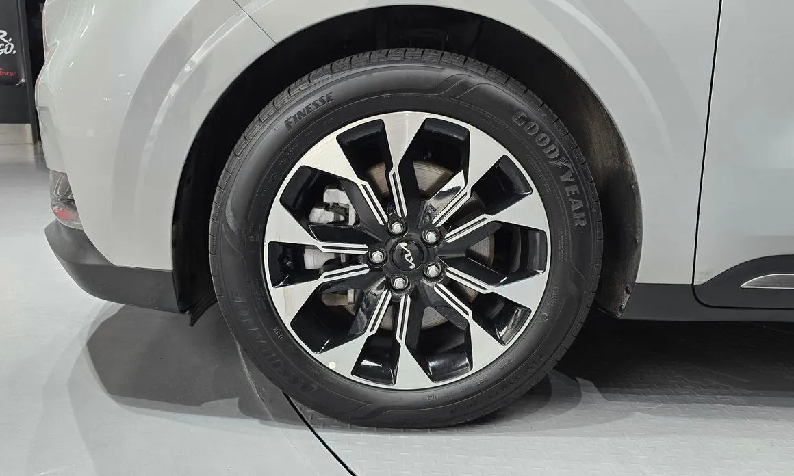 Kia Carnival — фото 10