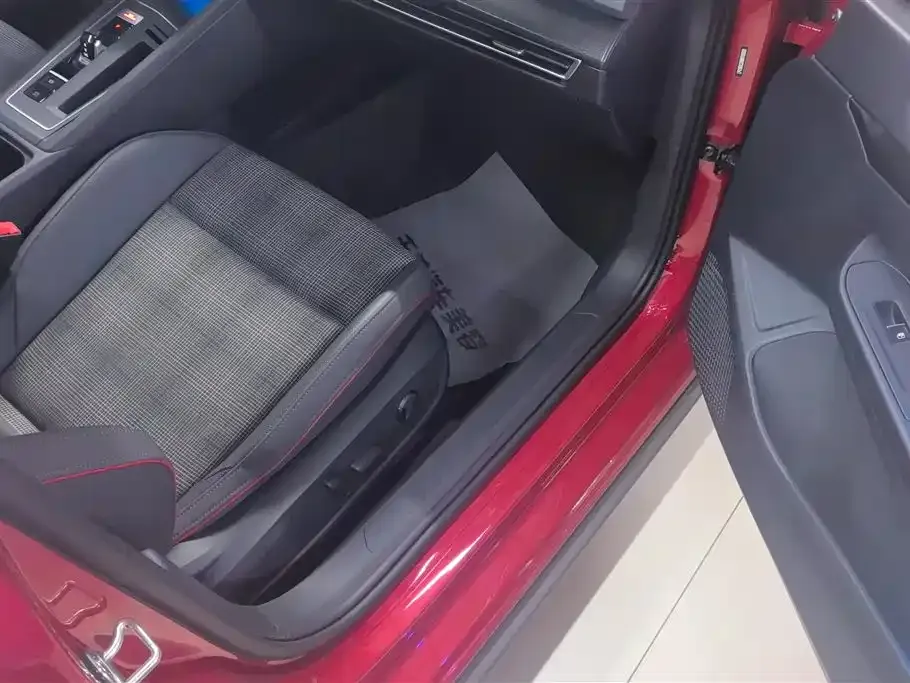 Volkswagen Golf GTI — фото 10