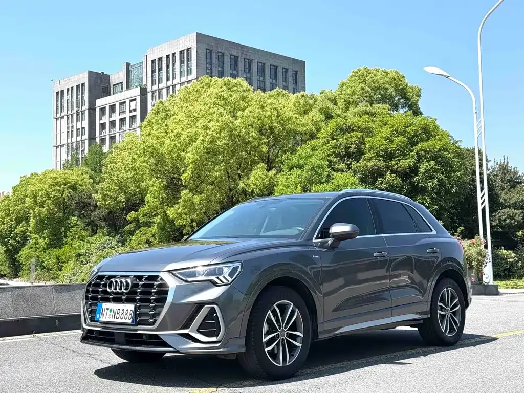 Audi Q3 — фото 1