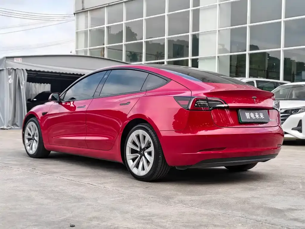 Tesla Model 3 — фото 9