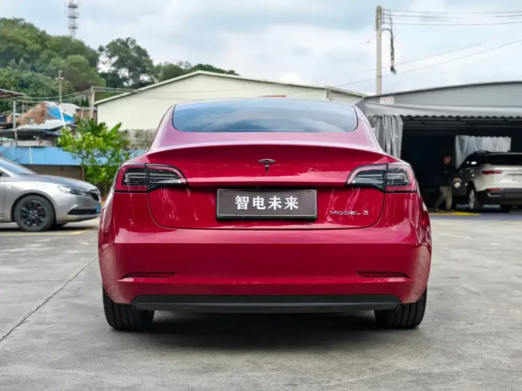Tesla Model 3 — фото 8