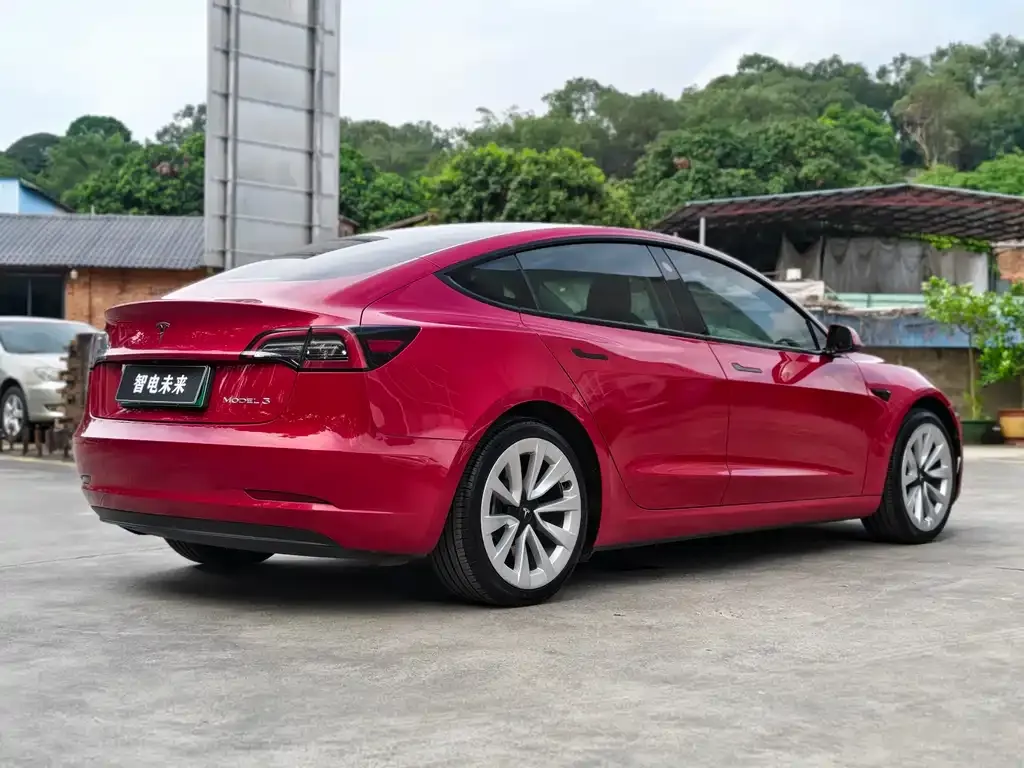 Tesla Model 3 — фото 10