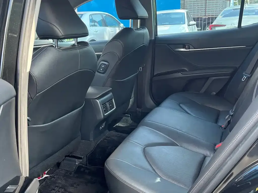 Toyota Camry 2023 из CN, фото 2
