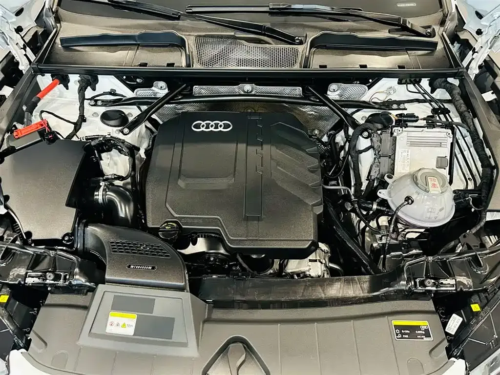 Audi Q5L — фото 10