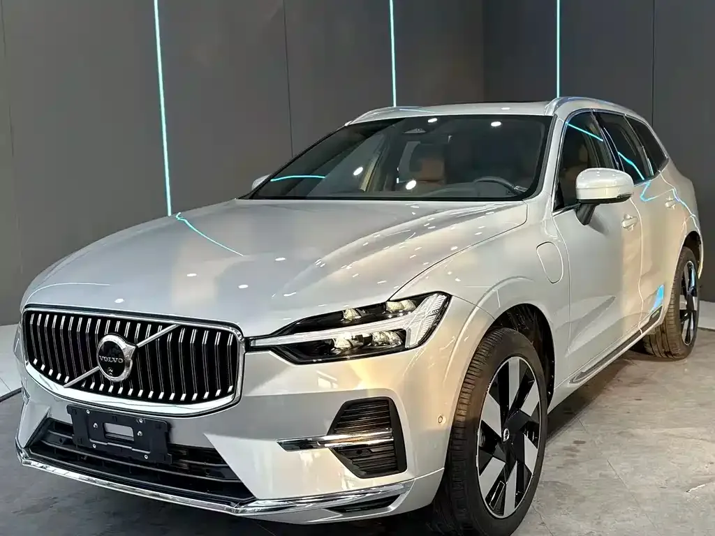 Volvo XC60 PHEV — фото 1