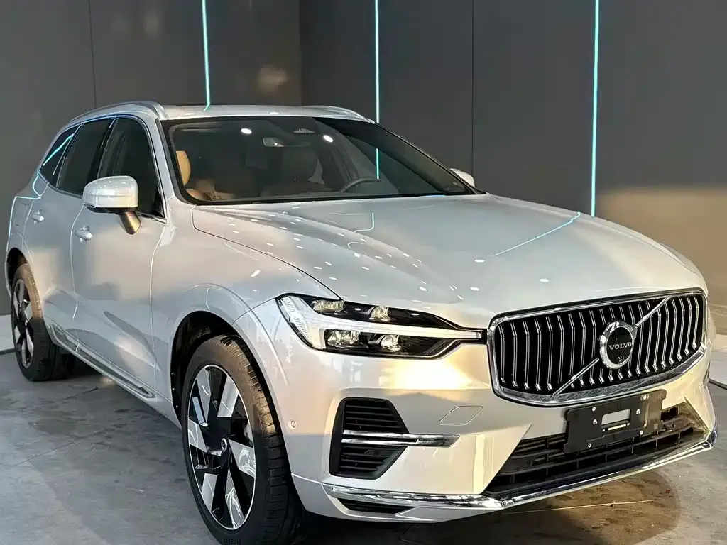 Volvo XC60 PHEV — фото 8