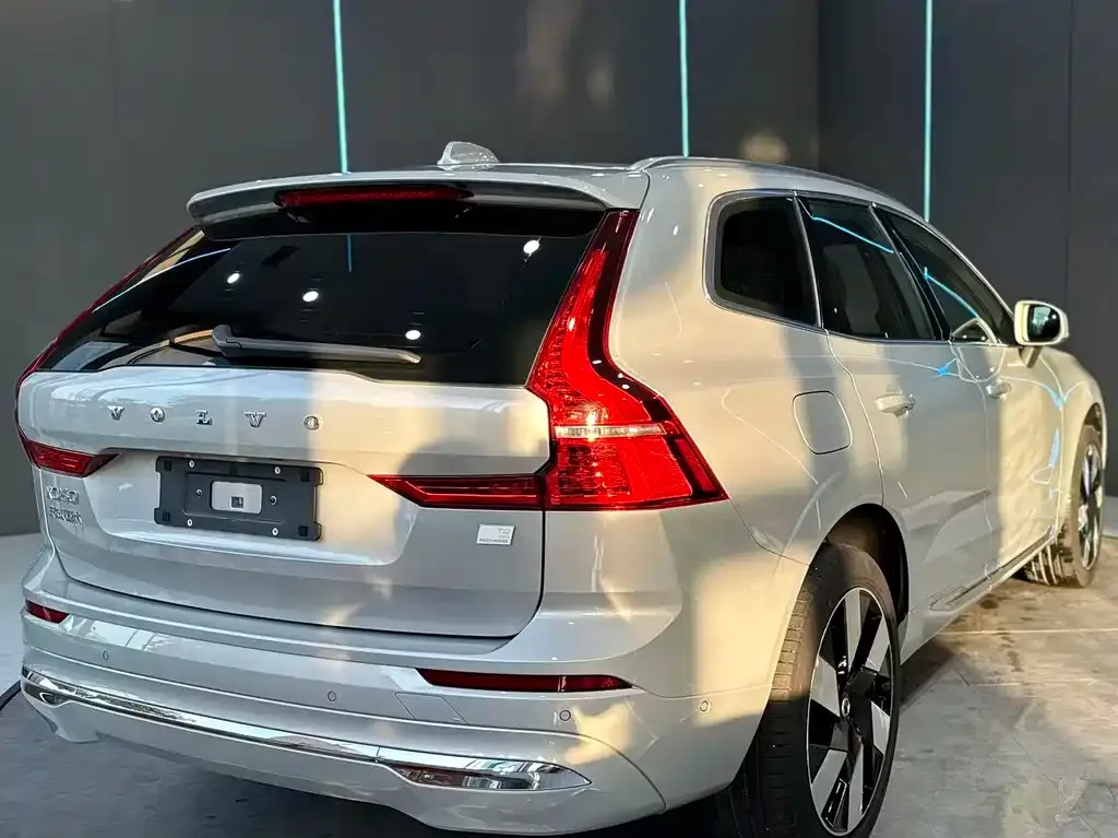 Volvo XC60 PHEV — фото 6