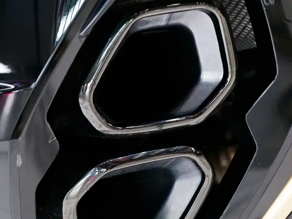 BMW XM — фото 8